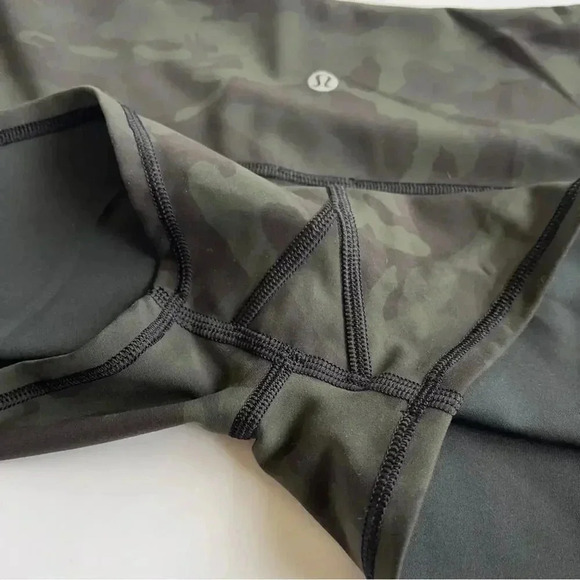 Lululemon In Movement Short Everlux 2.5" Incognito Camo Multi Gator Green 10 - Picture 9 of 9